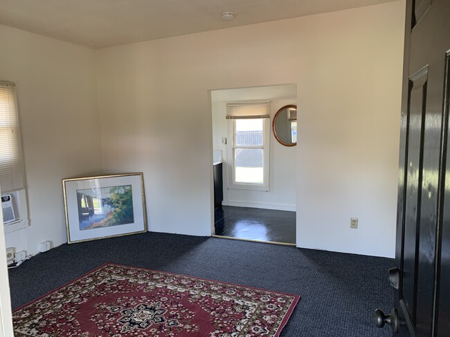 Photo - 152 3rd St NW