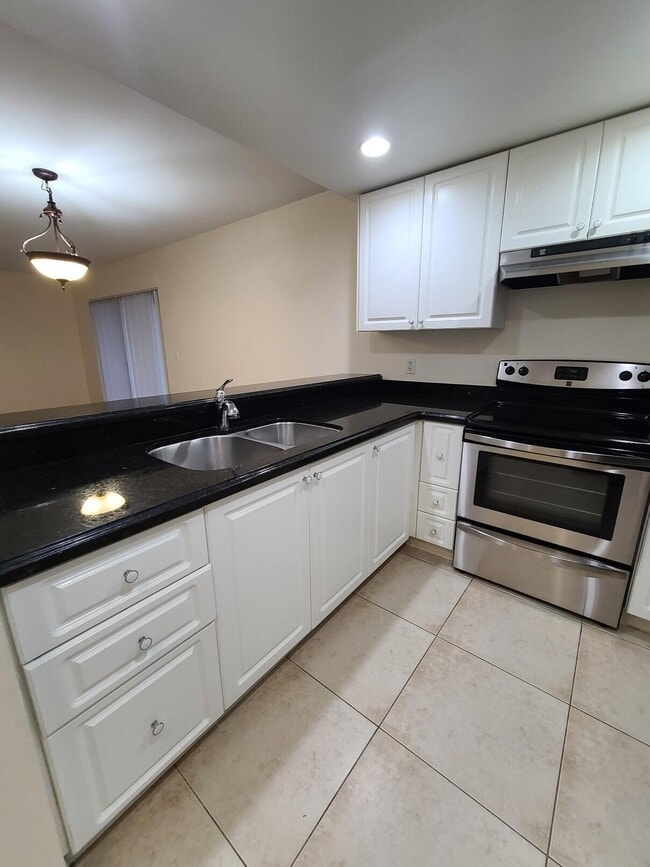 Photo - 1547 Lake Crystal Dr Unit A