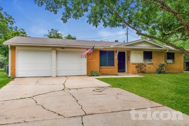Photo - 204 NW Jayellen Ave