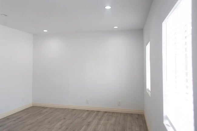 Photo - 3922 Prospect Ave