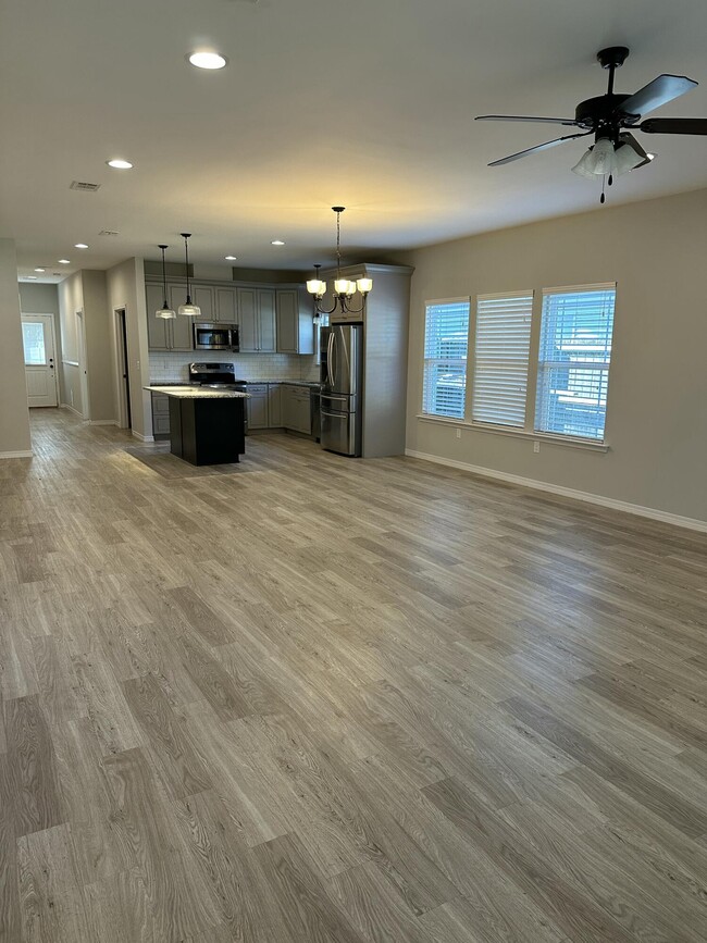 Photo - 202 Spencer Pl