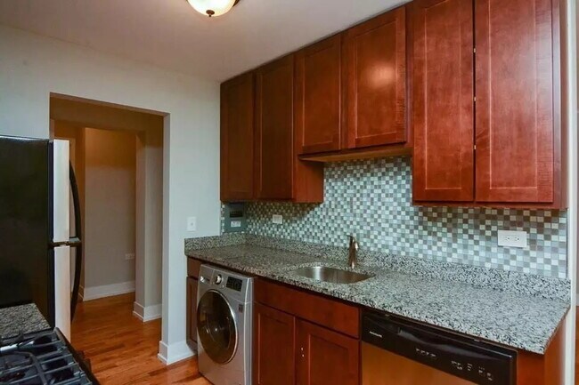 Photo - 510 W Briar Pl Unit 1