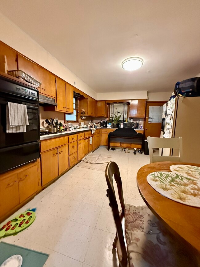 Building Photo - 2931 W Belmont Ave Unit 1