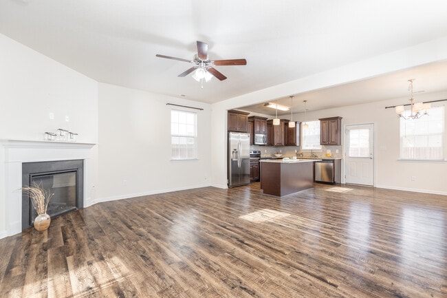 Gran sala abierta y cocina - 132 S Thalia Rd