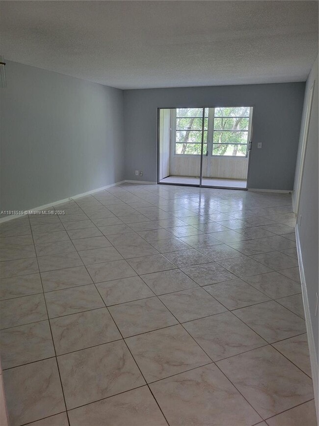 Photo - 1300 SW 125th Ave Unidad 310K Rental