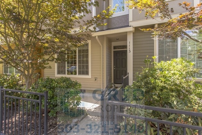 Building Photo - Spacious 3 Bedroom, 2.5 Bath Townhome Available in Hillsboro - 2 Car Garage!
