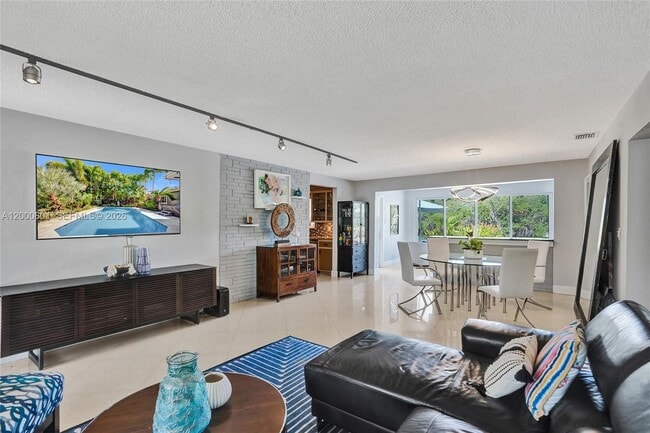 Photo - 417 NE 29th St