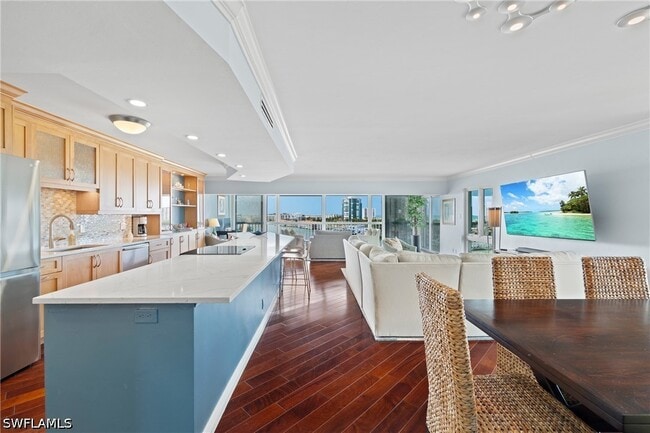 Building Photo - 250 Park Shore Dr Unit 803