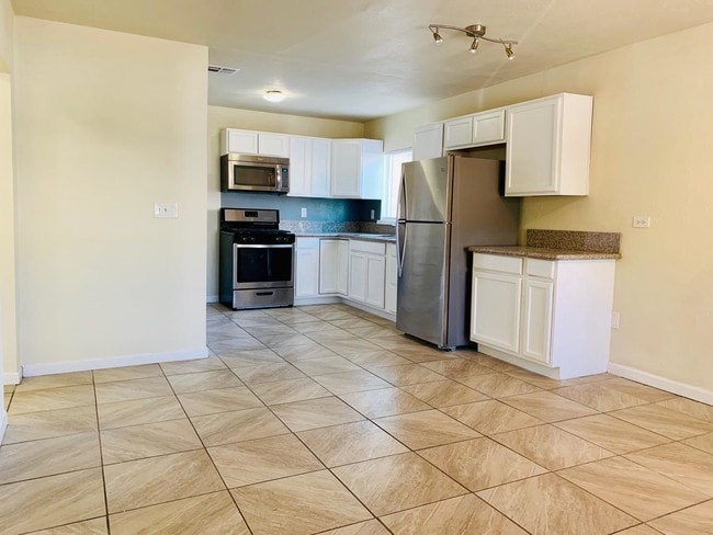 Photo - 408 Sycamore Way