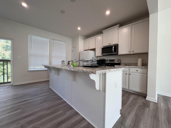 Photo - 222 Queensbury Ct