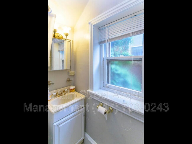 Building Photo - 59 King St Unit Apt 1