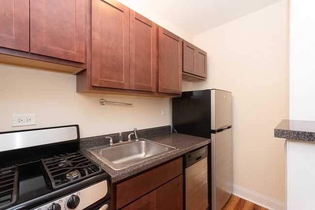 Photo - 852 W Diversey Pkwy Unit 6H