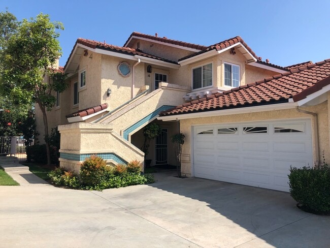 Building Photo - Spacious Unit Overlooking the RSM Beach Club!