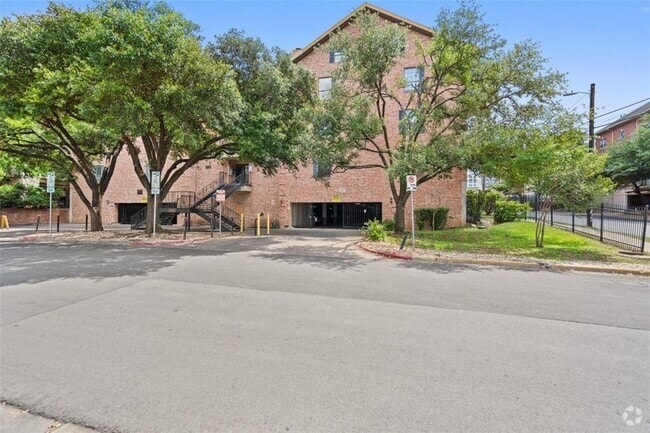 Building Photo - 2401 Leon St Unit 105-B Rental