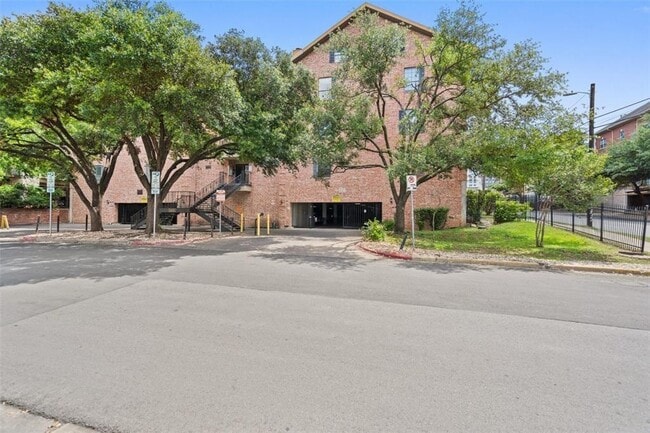 Building Photo - 2401 Leon St Unit 105-B Rental