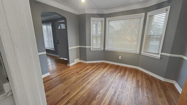 Photo - 3625 Chatsworth St