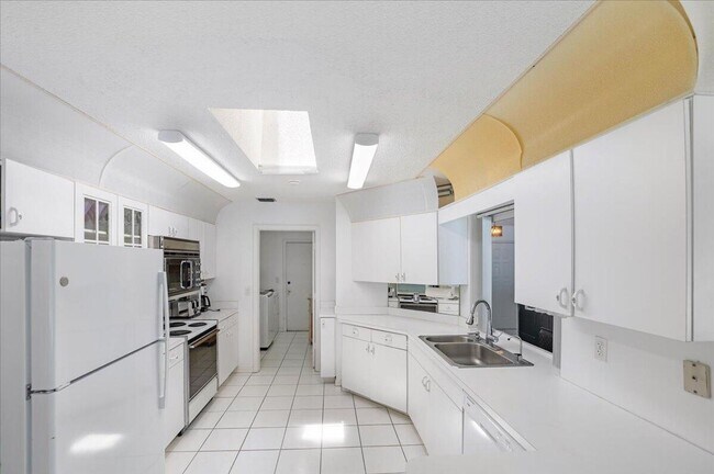 Photo - 901 Sandy Oaks Dr