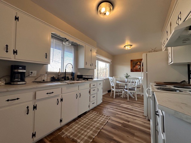 Kitchen - 928 W Lake St