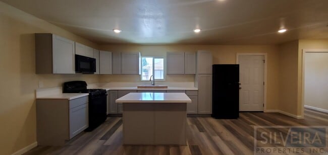 1390 Yale Pl Unit 1390-A