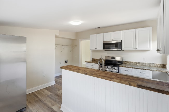 Photo - 1031 James Ave S