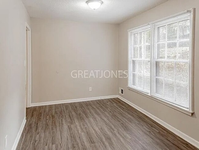 Photo - 1120 Womrath Rd