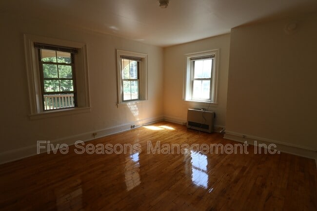 Photo - 279 St Paul St