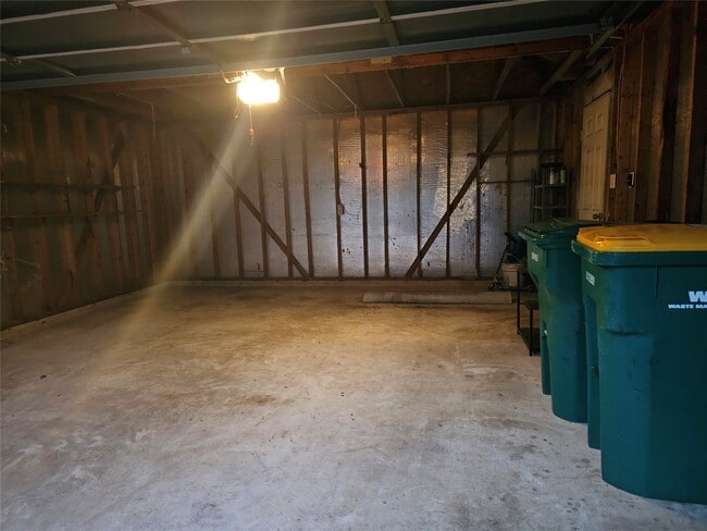 Photo - 35 S Avonlea Cir