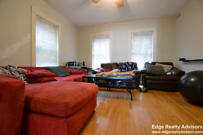 Photo - 318 N Harvard St
