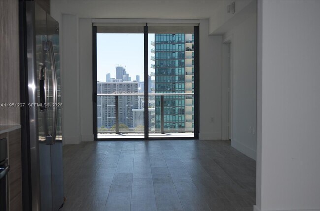 Photo - 121 NE 34th St Unidad 1803