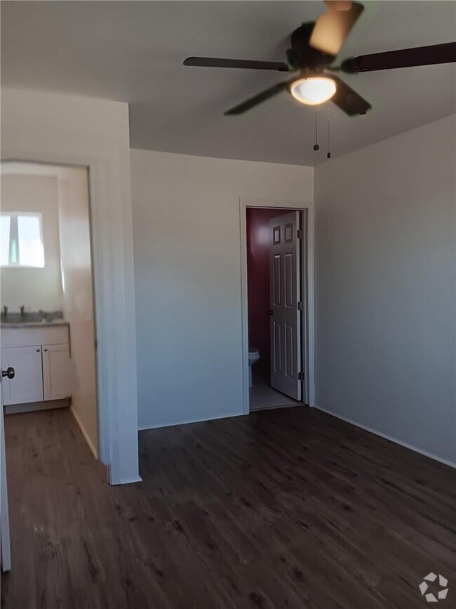 Building Photo - 981 N F St Rental