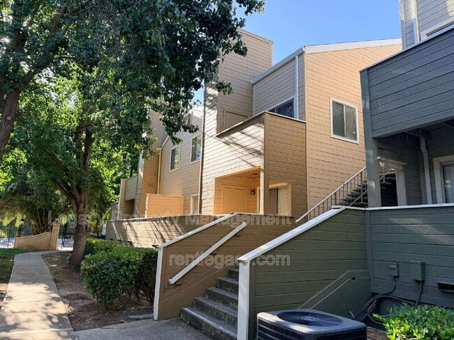 Building Photo - 1019 Dornajo Way Unit Apt 266