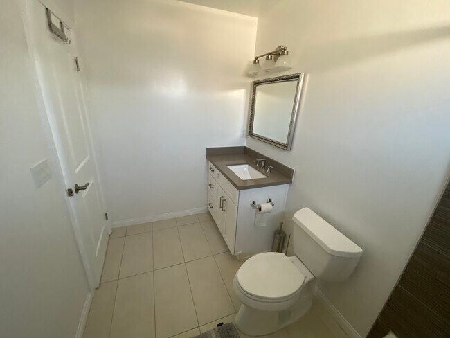 Photo - 22850 Erwin St