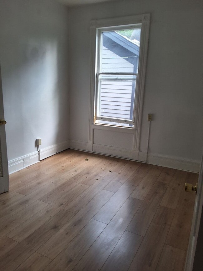 Building Photo - 98 Academy St Unit Apt 2