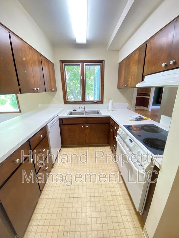 Photo - 1015 NE B St