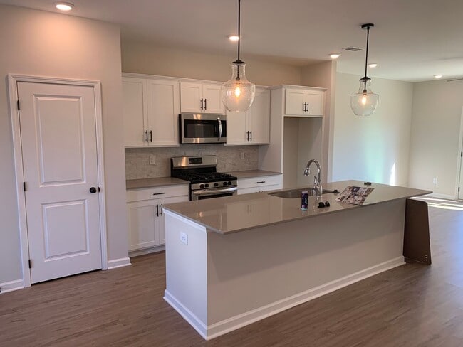 Photo - SUBLEASE AVAILABLE JANUARY 2026-JUNE 2026 WITH OPTION TO RENEW