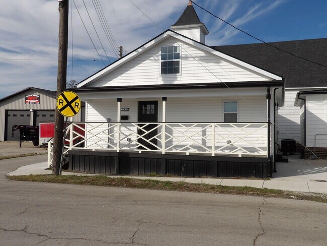Photo - 240 E Court St House