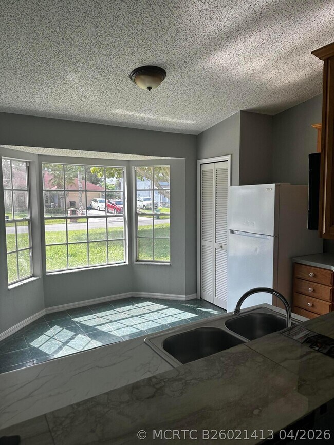 Photo - 1021 SW Du Bois Ave