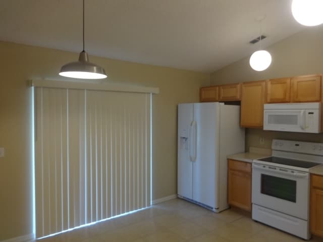 Photo - 2056 Redwood Cir NE