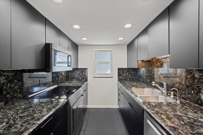 Photo - 689 NE 6th Ct