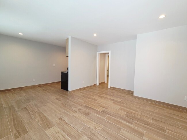 20301 Cohasset St Unit 5