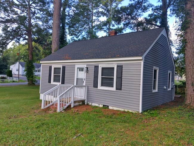 Building Photo - Lovely single family home available in the...