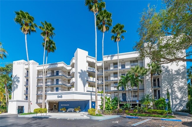 Building Photo - 545 SE 12th St Unit 305