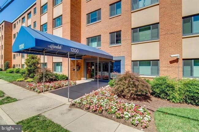Building Photo - 1200 S Arlington Ridge Rd Unit 714