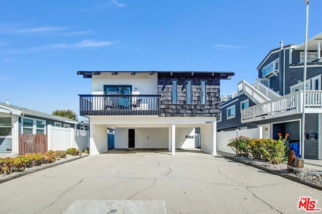 1083 Montauk Ln
