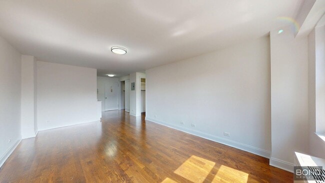 Building Photo - 145 E 16th St Unit 9A Rental