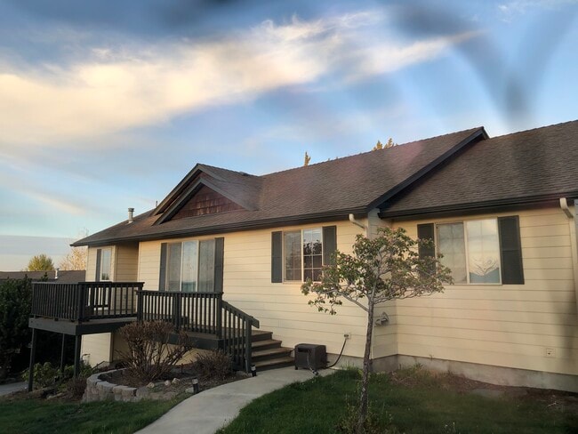 Building Photo - 2140 SW 35th Pl Unit house