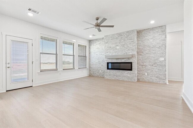 Photo - 7004 Orange Ave