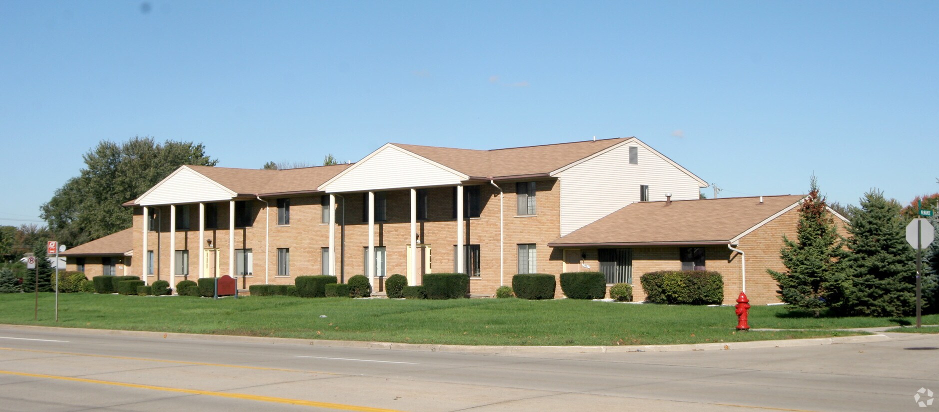 Photo - Groveland Manor