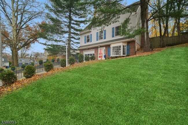 Photo - 17 Edison Dr