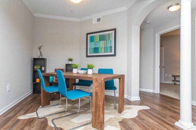 1BR,1BA - 855SF